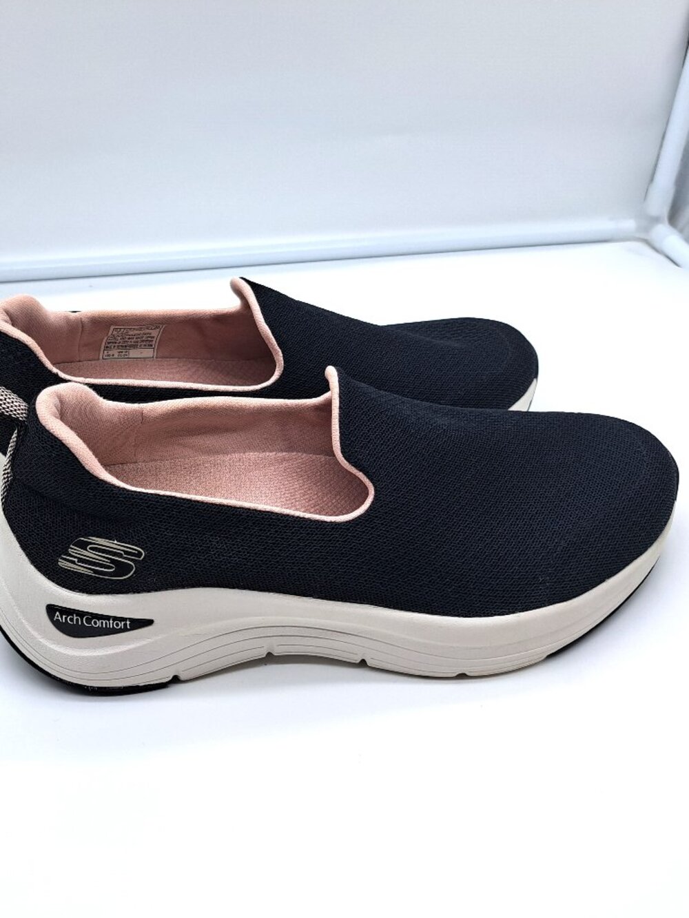 Skechers womens arch comfort slip-on athletic shoe - Size 7 - Picture 3 of 14